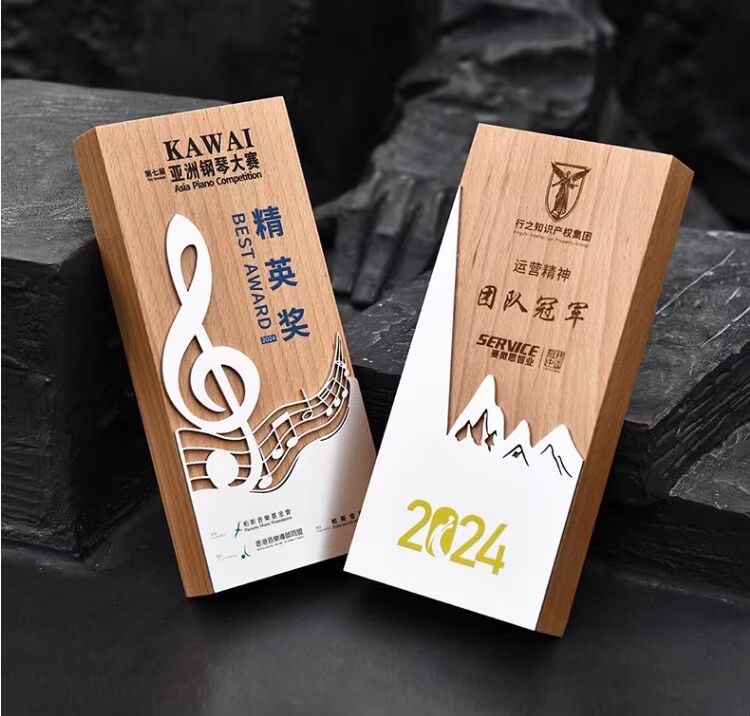 实木雕刻新款木质奖杯定制G003240524
